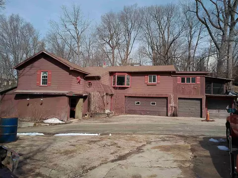 142 Beach Ave, Edgerton, WI 53534