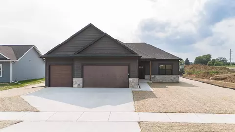 3829 N Woodbury Ln, Janesville, WI 53545