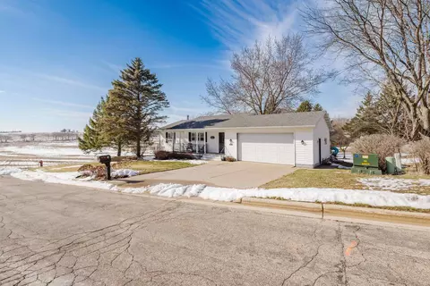 712 W Fountain St, Dodgeville, WI 53533