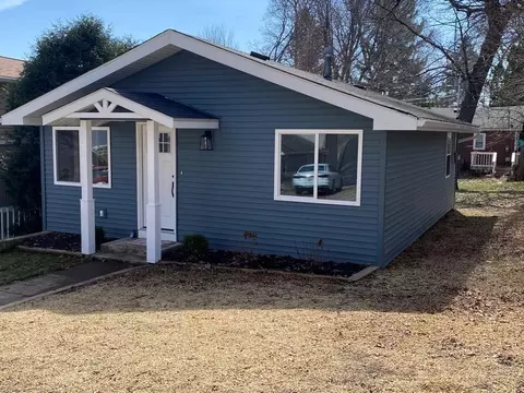 93 Oakwood Ave, Edgerton, WI 53534
