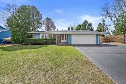 1007 Dona Rd, Hartland, WI 53029