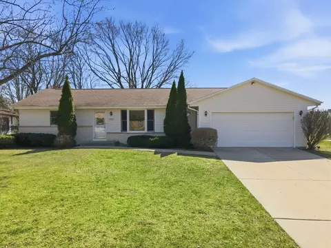 3828 Beacon Hill Dr, Janesville, WI 53546