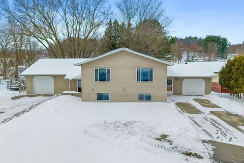 306-308 N East St, La Valle, WI 53941