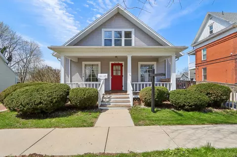 102 S 5th St, Mount Horeb, WI 53572