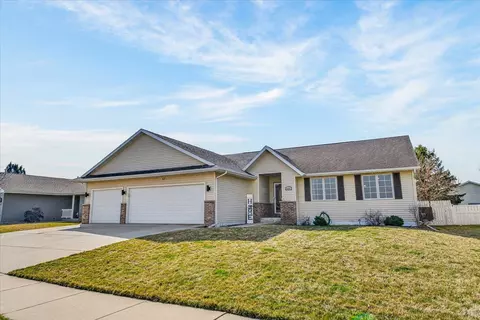 4254 Baybrook Dr, Janesville, WI 53546