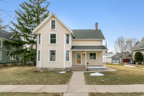 104 S 5th St, Mount Horeb, WI 53572