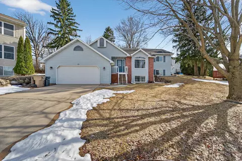 15 Naylor Cir, Madison, WI 53719