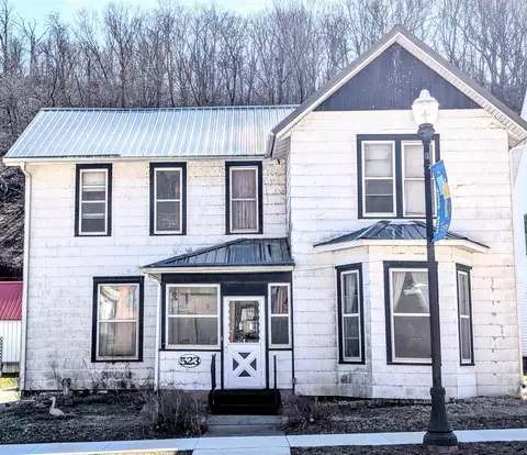 523 Main St, Mcgregor, IA 52157