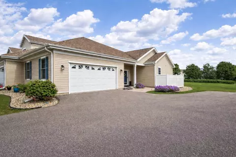 3331 N Stone Creek Cir, Madison, WI 53719