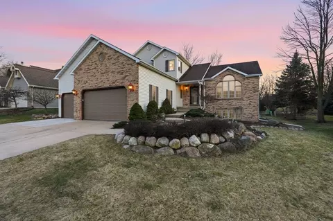 1237 Mockingbird Ln, Sun Prairie, WI 53590