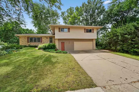 7013 Cardinal Dr, Middleton, WI 53562