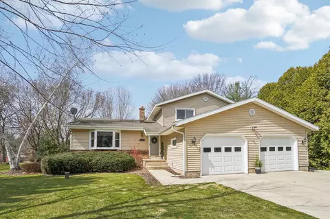 6357 Grossepark Rd, Sun Prairie, WI 53590
