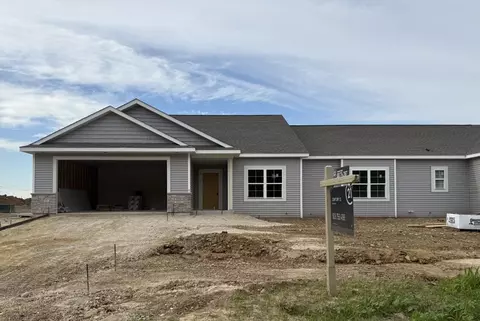 3801 N Woodbury Ln, Janesville, WI 53545