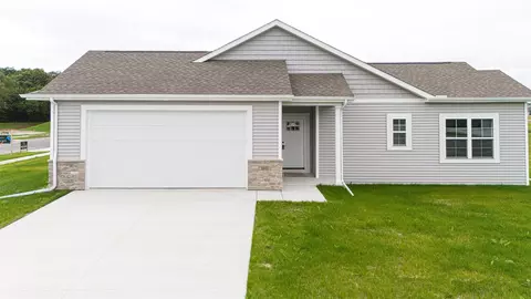 3801 N Woodbury Ln, Janesville, WI 53545