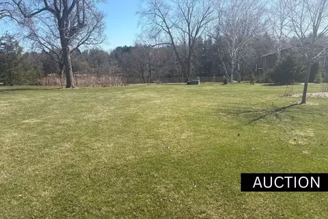 521 Rockview Ct, Watertown, WI 53094