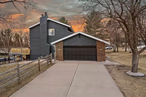 1074 Tinkham Trl, Baraboo, WI 53913