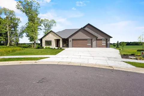 405 Prairie View Dr, Portage, WI 53901