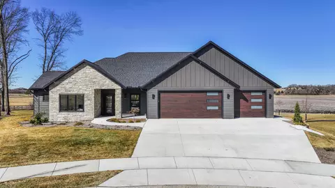 405 Prairie View Dr, Portage, WI 53901