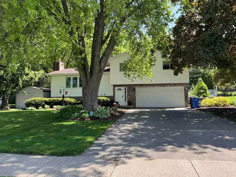 800 Miller Dr, Oregon, WI 53575