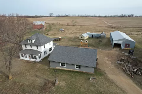6460 Dutch Hollow Rd, Potosi, WI 53820