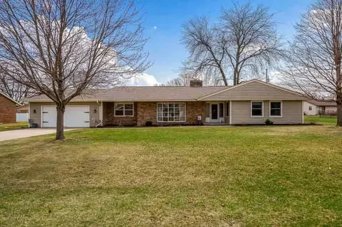 726 E Petunia Ln, Beloit, WI 53511