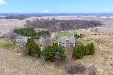 7089 W Stuart Rd, Orfordville, WI 53576