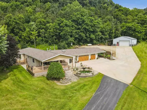 2334 Longview Ln, Harpers Ferry, IA 52146