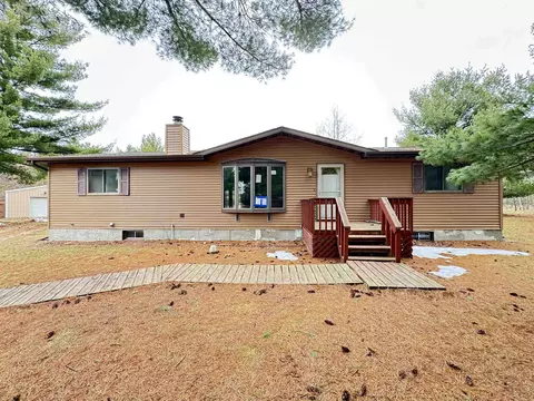 922 Elk Ave, Adams, WI 53910
