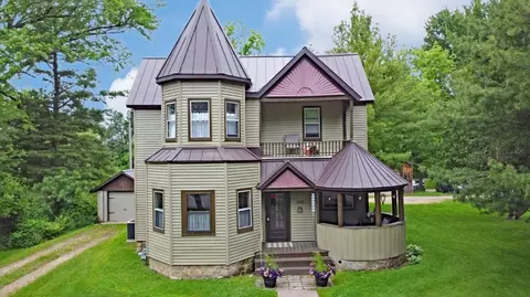 555 Pine Ave, Hillsboro, WI 54634