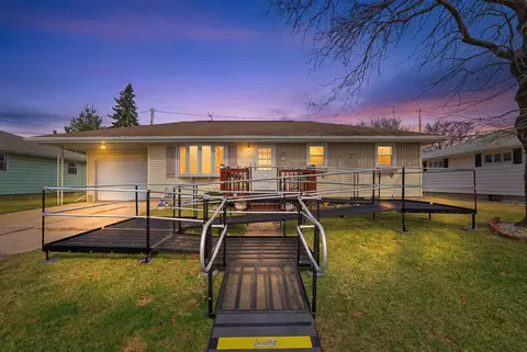 522 W Lincoln St, Waupun, WI 53963