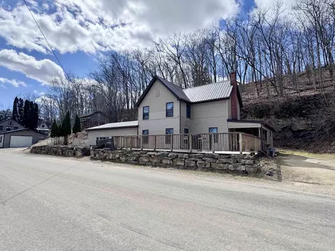327 W River St, Darlington, WI 53530
