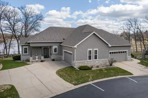 1615 Pond View Ct, Middleton, WI 53562