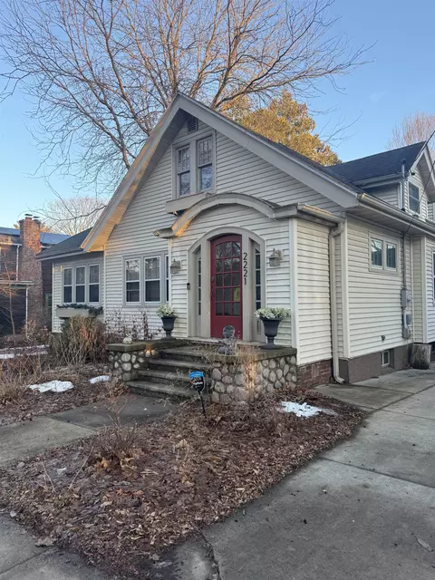 2221 Commonwealth Ave, Madison, WI 53726