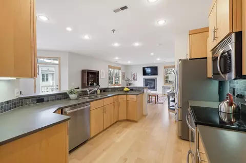 1101 Hamilton St #204, Stoughton, WI 53589