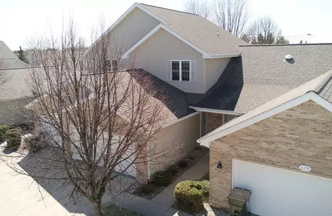 677 Village Ln #677, Sun Prairie, WI 53590