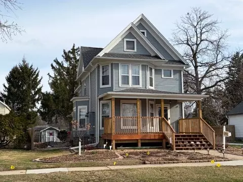 1214 Laurel Ave, Janesville, WI 53548