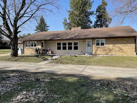 401-403 Mineral Point Ct, Janesville, WI 53548