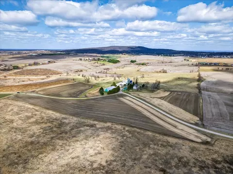 11040 Straubhaar Rd, Blue Mounds, WI 53517
