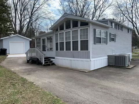 352 Skyline Dr, Edgerton, WI 53534