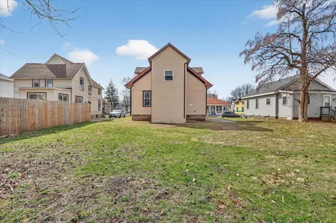 Exterior - 1423 Hull Ave, Beloit, WI 53511 photo 7 of 10