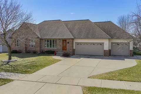 35 Harrison Ln, Reedsburg, WI 53959