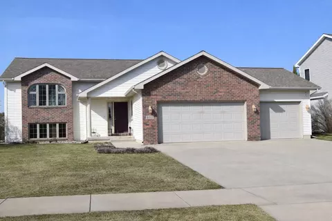 602 Stonehaven Dr, Sun Prairie, WI 53590