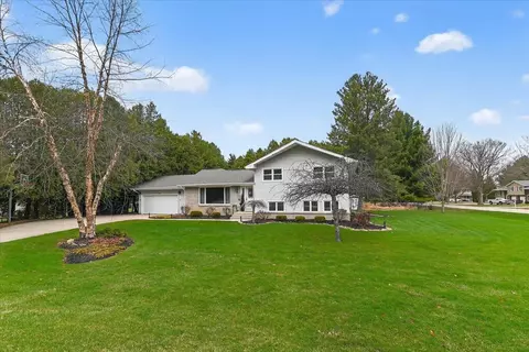 5576 Auchter Ln, Waunakee, WI 53597