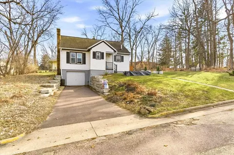 950 2nd St, Baraboo, WI 53913