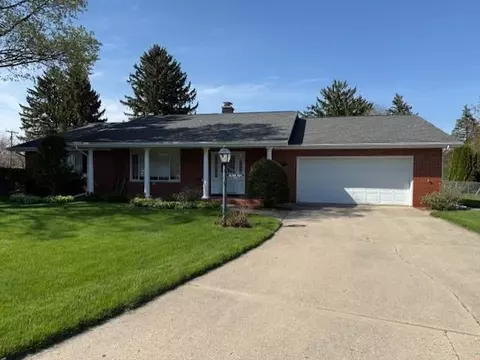 150 Hillcrest Cir, Sun Prairie, WI 53590