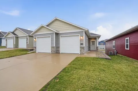 1206 Tivoli Cir, Oregon, WI 53575