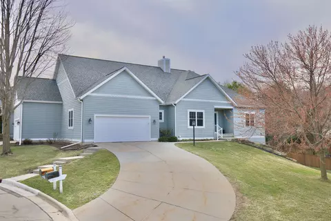 21 Settler Hill Cir, Madison, WI 53717