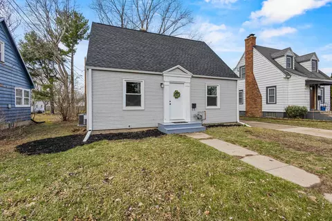1306 W Wisconsin St, Portage, WI 53901