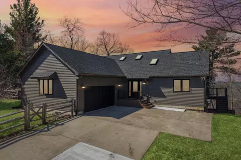 54 Lookout Rdg, Wisconsin Dells, WI 53965