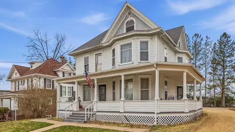 330 S Hickory St, Platteville, WI 53818